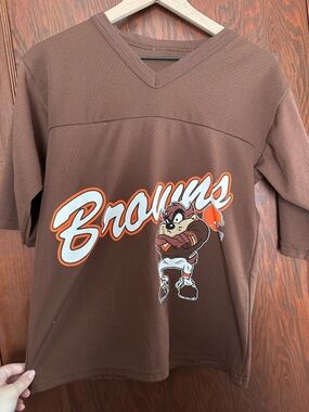 Kids Brown 'Browns' Football Graphic V-Neck Tee